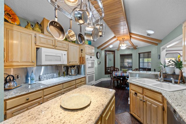 809 Shady Creek Drive, Kennedale, TX 76060