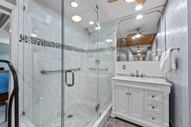 809 Shady Creek Drive, Kennedale, TX 76060