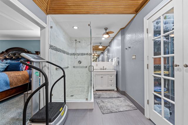 809 Shady Creek Drive, Kennedale, TX 76060