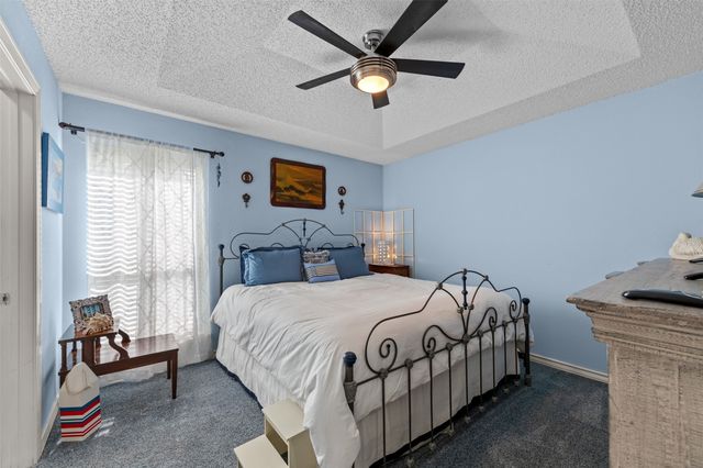 809 Shady Creek Drive, Kennedale, TX 76060