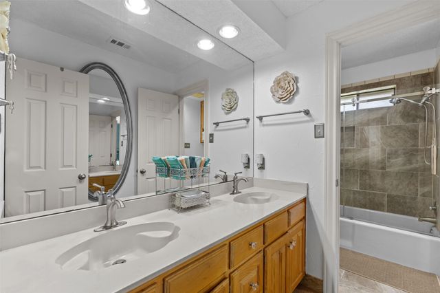 809 Shady Creek Drive, Kennedale, TX 76060