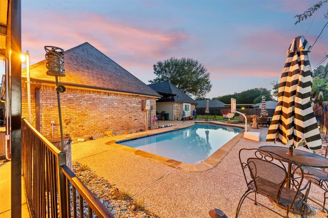 809 Shady Creek Drive, Kennedale, TX 76060