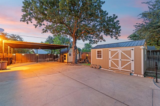 809 Shady Creek Drive, Kennedale, TX 76060