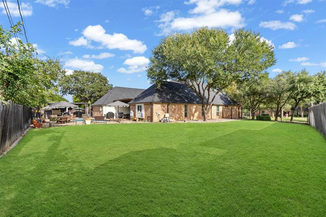 809 Shady Creek Drive, Kennedale, TX 76060