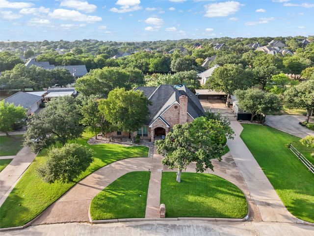 809 Shady Creek Drive, Kennedale, TX 76060