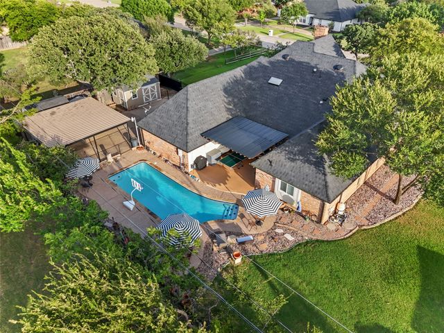 809 Shady Creek Drive, Kennedale, TX 76060