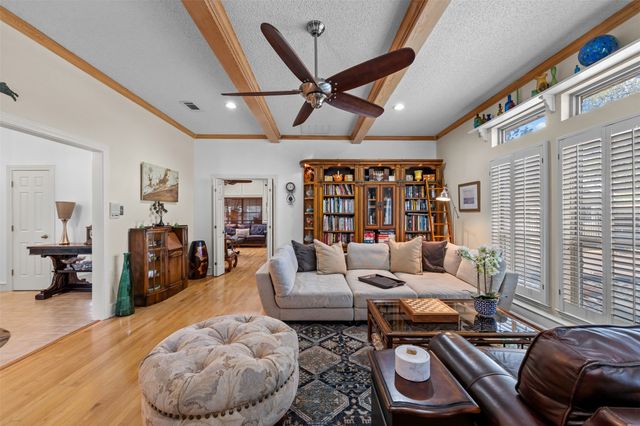 809 Shady Creek Drive, Kennedale, TX 76060