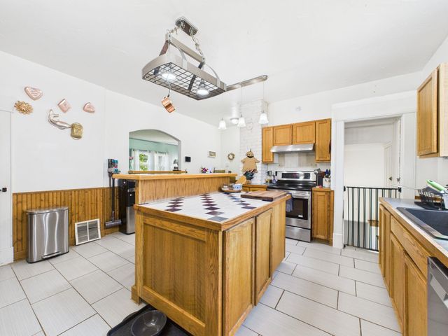 321 E 10th St, Wellington, KS 67152