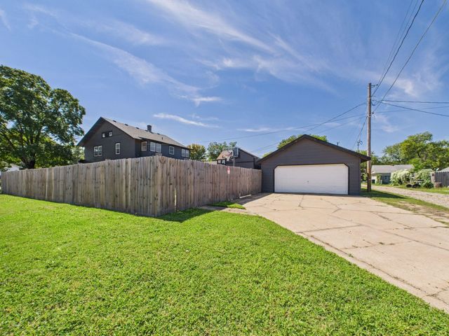 321 E 10th St, Wellington, KS 67152