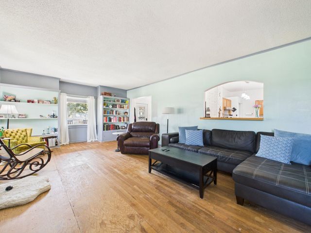 321 E 10th St, Wellington, KS 67152