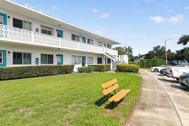 8320 112TH STREET 208, Seminole, FL 33772