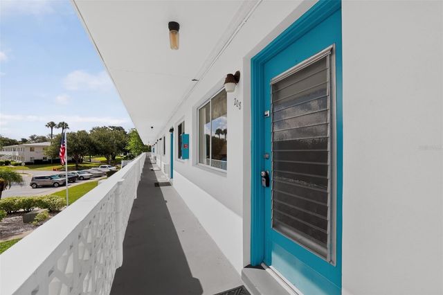 8320 112TH STREET 208, Seminole, FL 33772