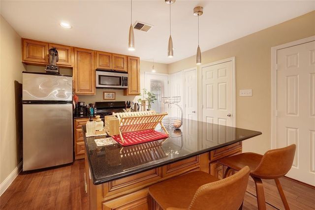 1911 Lightsey RD A, Austin, TX 78704