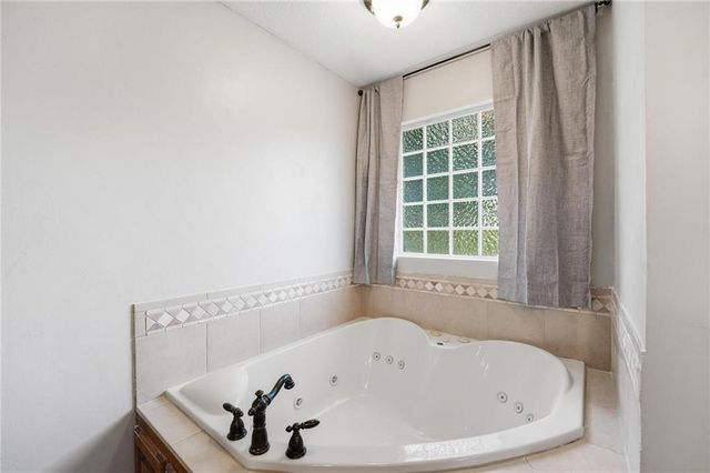 2416 S Outer Belt Road, Oak Grove, MO 64075