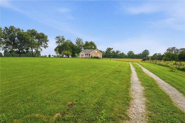 2416 S Outer Belt Road, Oak Grove, MO 64075