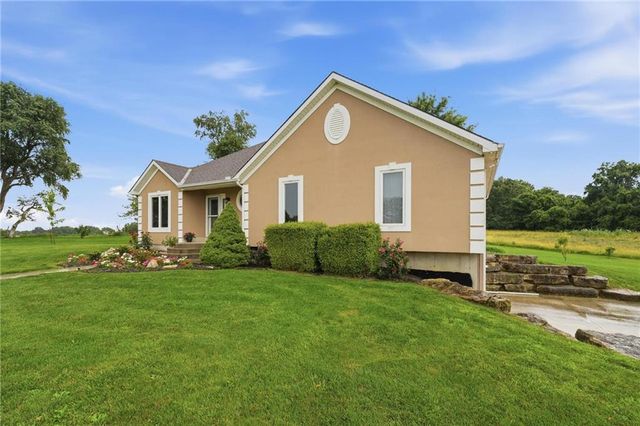 2416 S Outer Belt Road, Oak Grove, MO 64075
