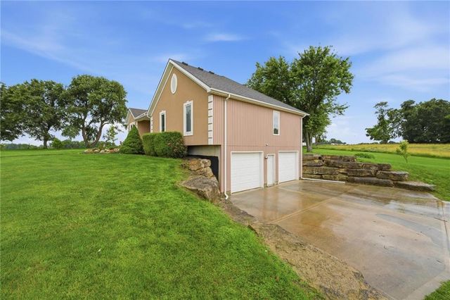 2416 S Outer Belt Road, Oak Grove, MO 64075