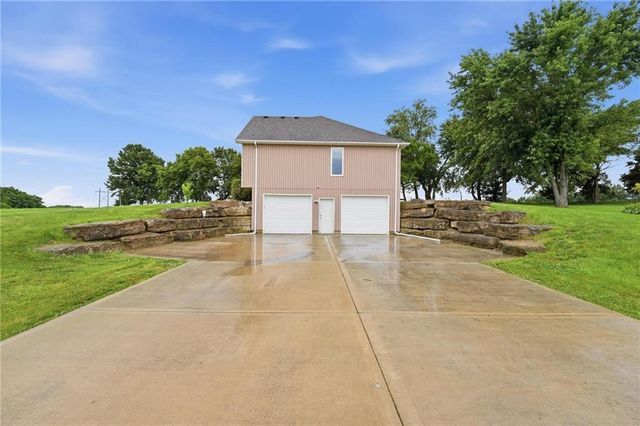 2416 S Outer Belt Road, Oak Grove, MO 64075