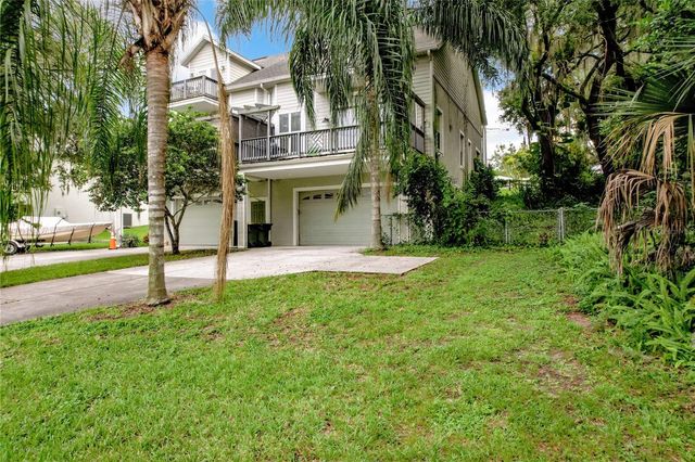 132 ORANGE AVE, Clermont, FL 34711