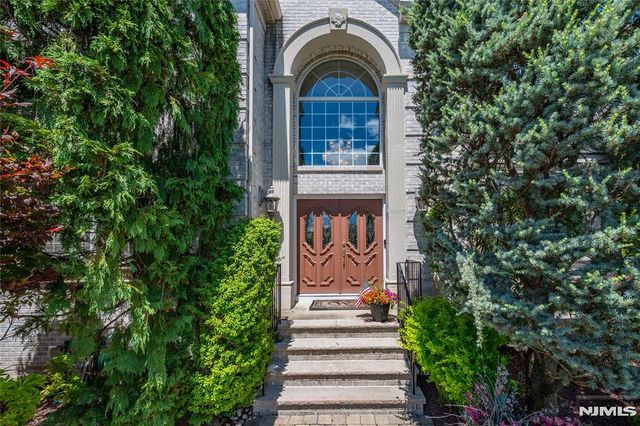 9 Ralph Drive, Fairfield, NJ 07004