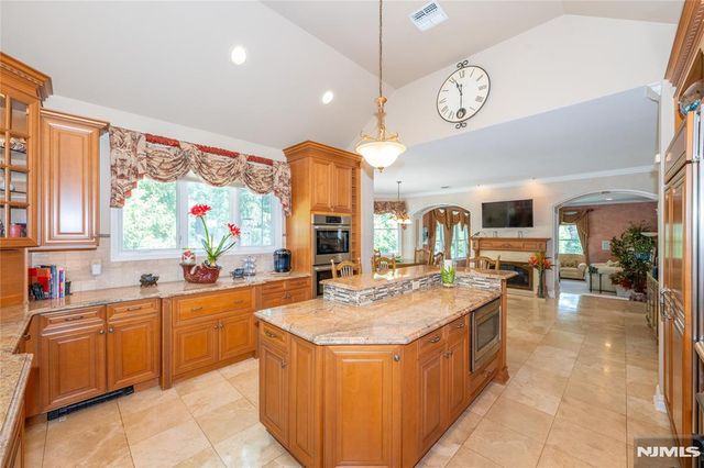 9 Ralph Drive, Fairfield, NJ 07004