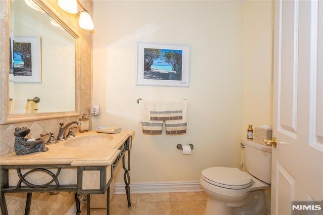 9 Ralph Drive, Fairfield, NJ 07004