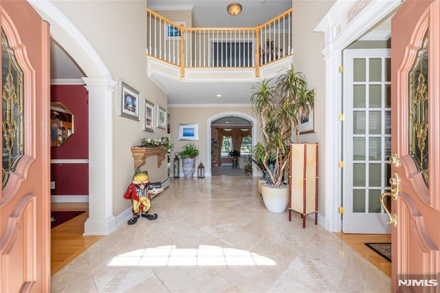 9 Ralph Drive, Fairfield, NJ 07004