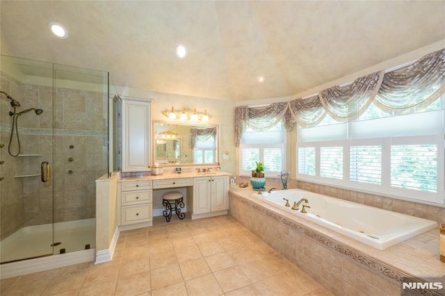 9 Ralph Drive, Fairfield, NJ 07004