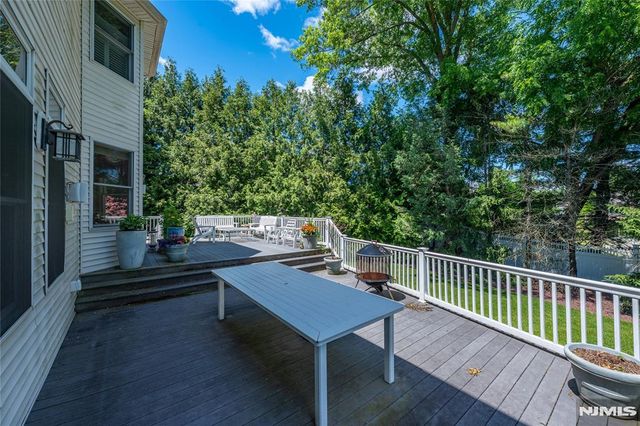 9 Ralph Drive, Fairfield, NJ 07004