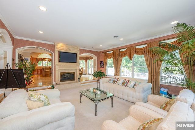 9 Ralph Drive, Fairfield, NJ 07004