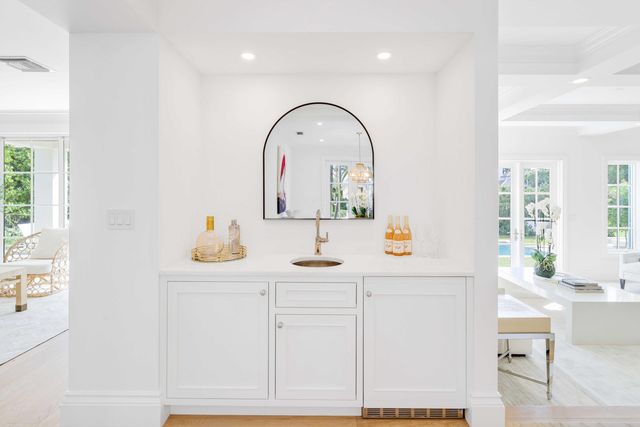 220 Esplanade Way, Palm Beach, FL 33480