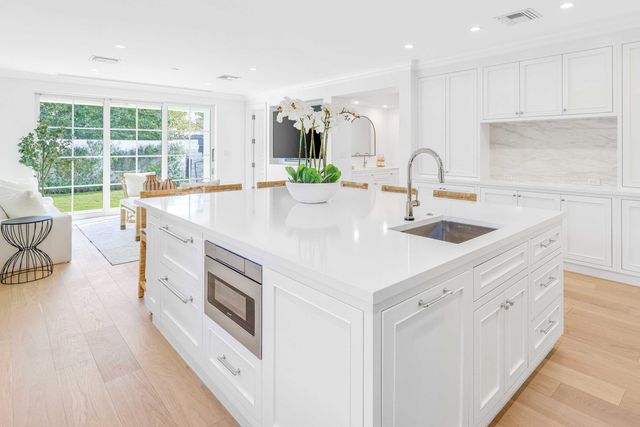 220 Esplanade Way, Palm Beach, FL 33480