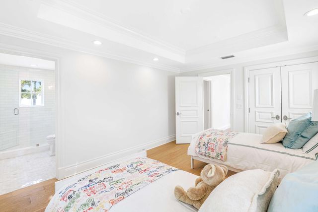 220 Esplanade Way, Palm Beach, FL 33480