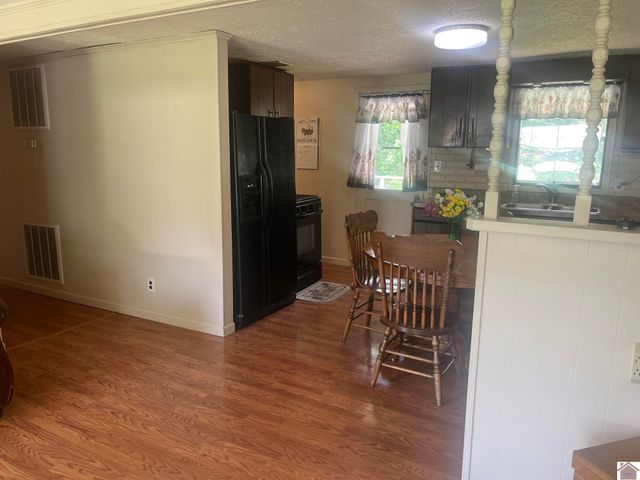 2220 W Hovekamp Rd, Paducah, KY 42003