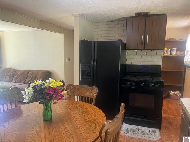 2220 W Hovekamp Rd, Paducah, KY 42003