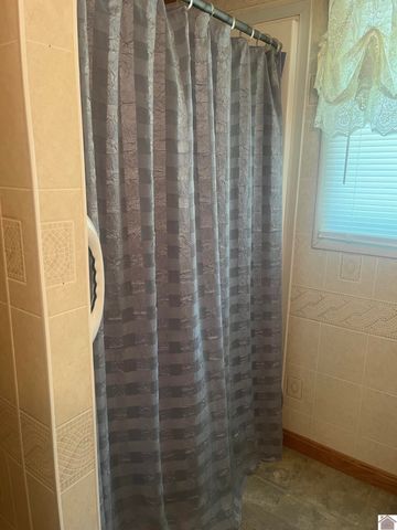 2220 W Hovekamp Rd, Paducah, KY 42003