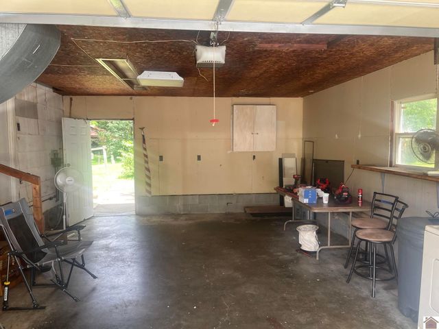 2220 W Hovekamp Rd, Paducah, KY 42003