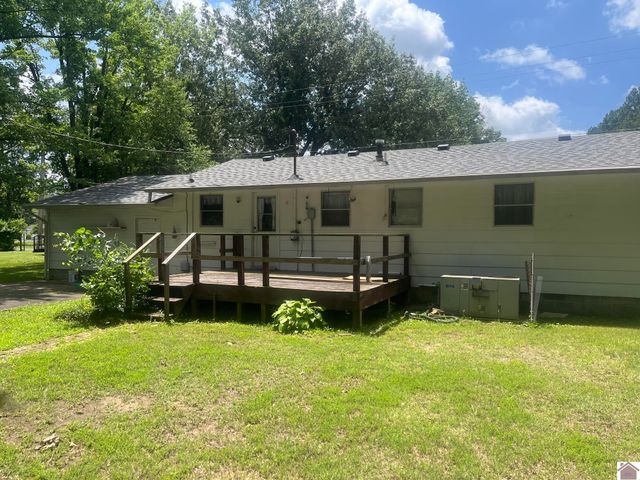 2220 W Hovekamp Rd, Paducah, KY 42003