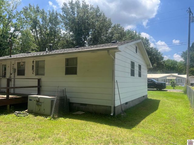 2220 W Hovekamp Rd, Paducah, KY 42003