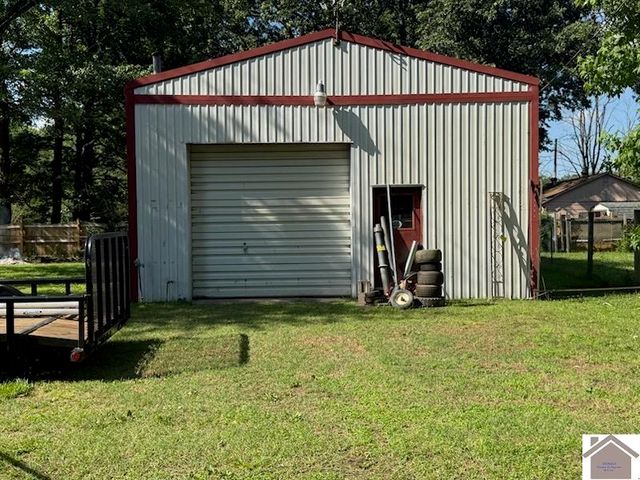 2220 W Hovekamp Rd, Paducah, KY 42003