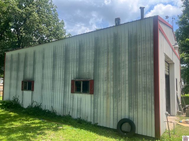 2220 W Hovekamp Rd, Paducah, KY 42003