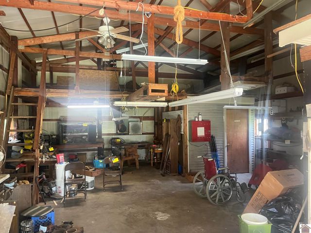 2220 W Hovekamp Rd, Paducah, KY 42003