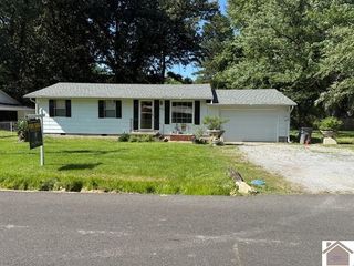 2220 W Hovekamp Rd, Paducah, KY 42003