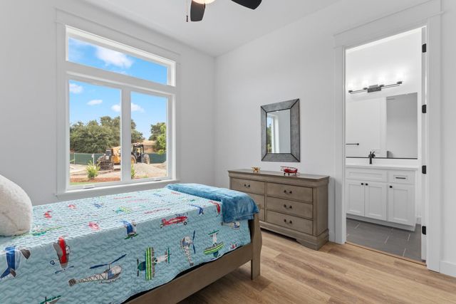 9807 S Plaza De Oro Dr, Oakdale, CA 95361