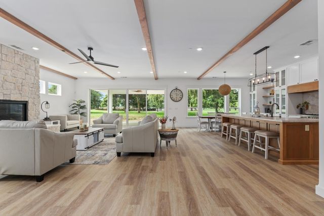 9807 S Plaza De Oro Dr, Oakdale, CA 95361