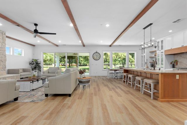 9807 S Plaza De Oro Dr, Oakdale, CA 95361