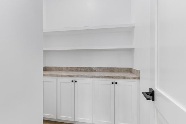 9807 S Plaza De Oro Dr, Oakdale, CA 95361