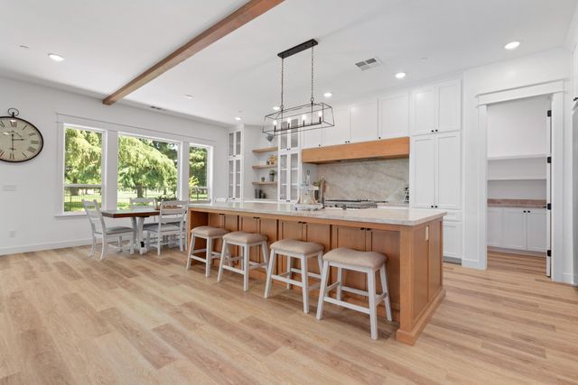 9807 S Plaza De Oro Dr, Oakdale, CA 95361