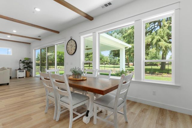 9807 S Plaza De Oro Dr, Oakdale, CA 95361