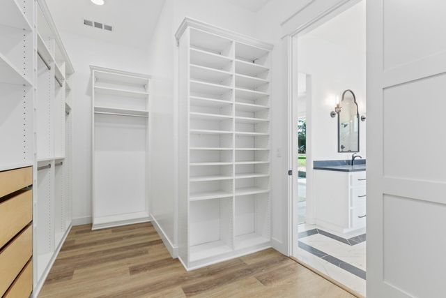 9807 S Plaza De Oro Dr, Oakdale, CA 95361